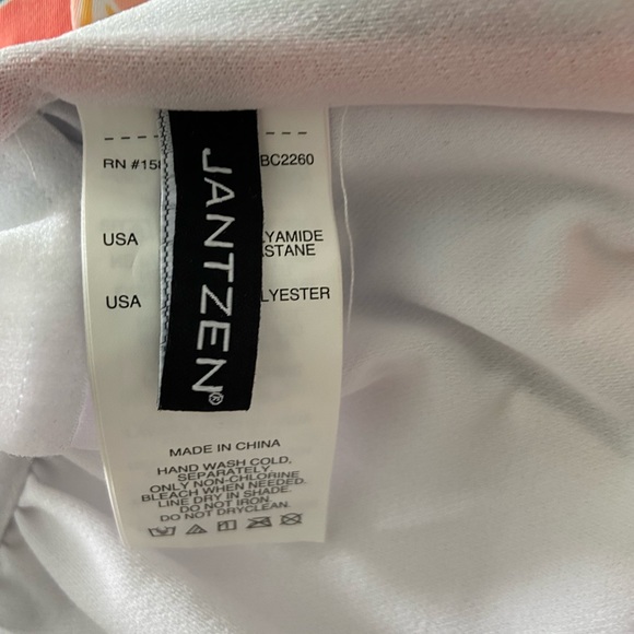 LIKE NEW BEAUTIFUL JANTZEN SWIMSUIT! - Picture 7 of 7